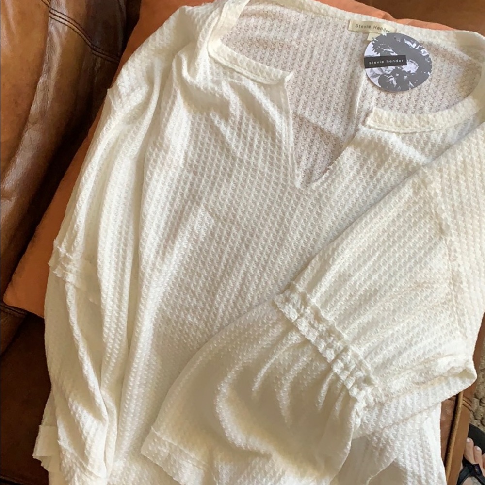 NWT STEVEI HENDER thermal top with ruffle sleeve.